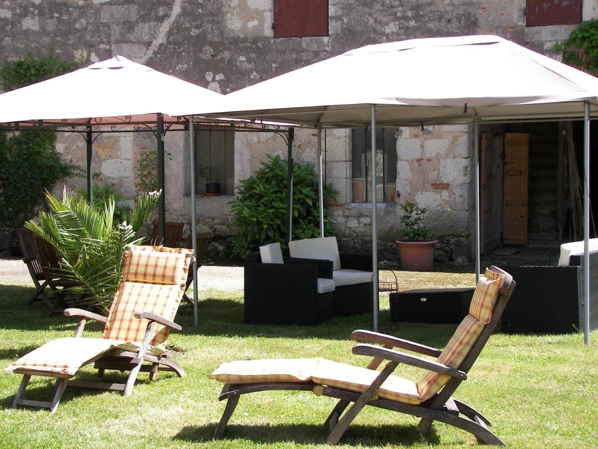Bed and Breakfast Domaine Du Noble Saint-Jean-de-Thurac Exterior foto